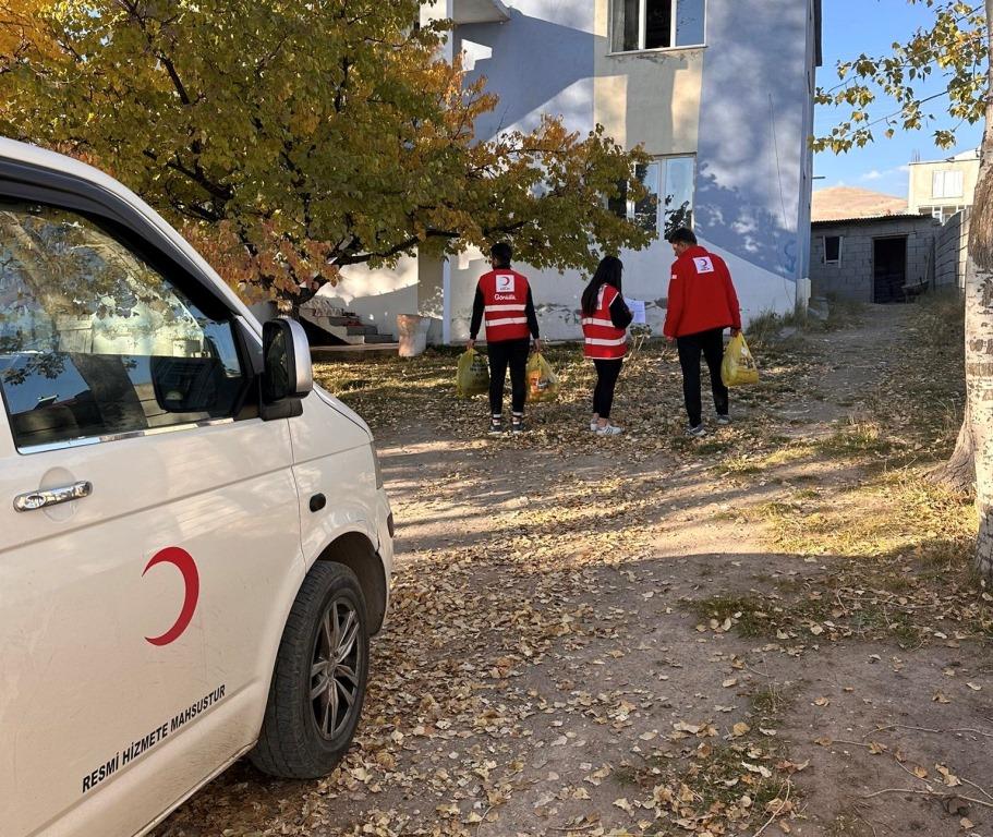 Çağlar Toğal Kış Öncesi Adilcevaz’a Isınma Yardımı Yaptı